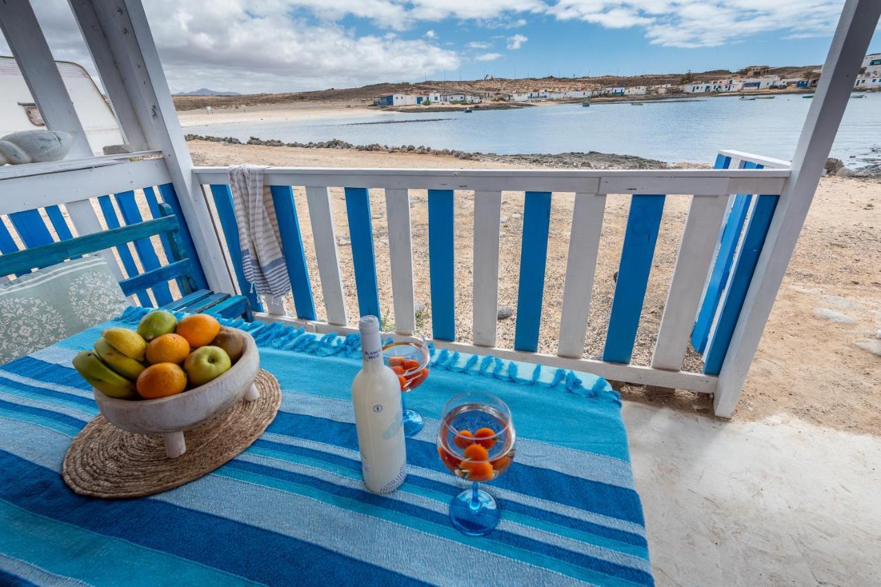 Cabin In Front Of Idyllic Majanicho Beach 外观 照片