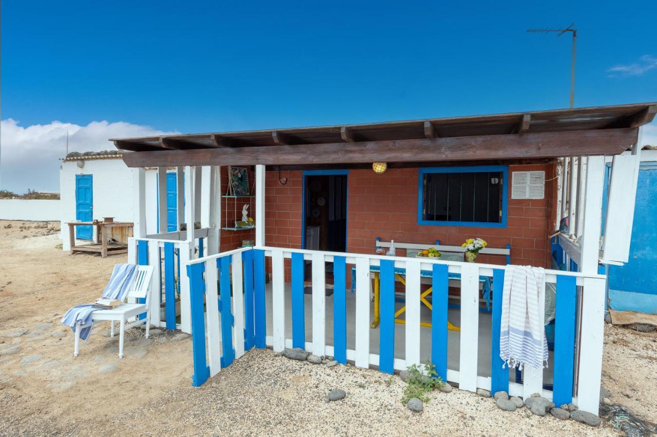 Cabin In Front Of Idyllic Majanicho Beach 外观 照片