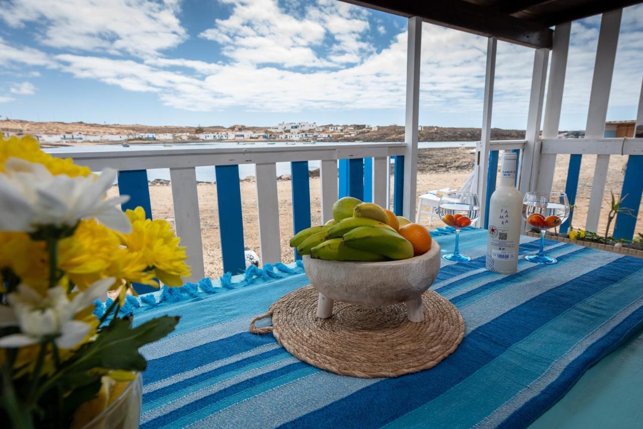Cabin In Front Of Idyllic Majanicho Beach 外观 照片